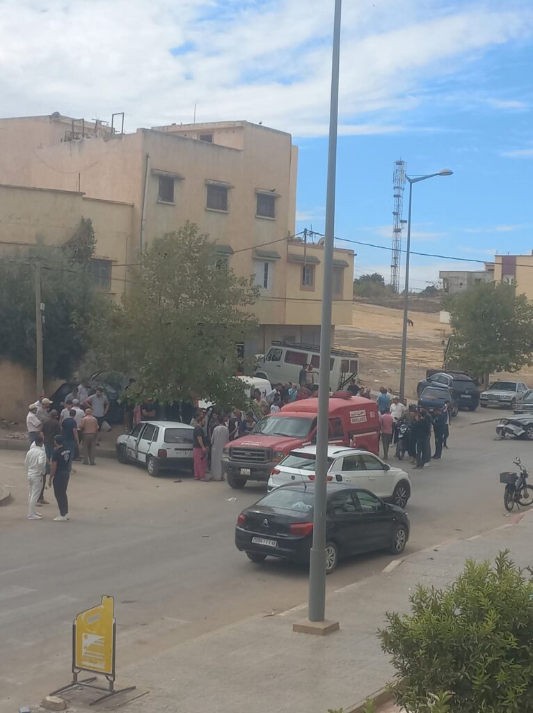 تاهلة.. حادثة سير خطيرة بشارع 3 مارس تُصيب طفلاً وشاباً بجروح بليغة
